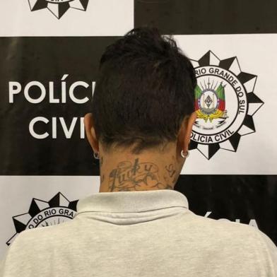 Reconhecido em três roubos de veículo, rapaz de 22 anos foi preso pela Polícia Civil de Caxias do Sul.