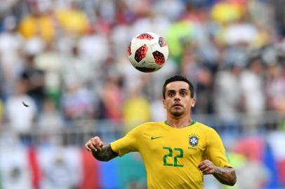  Brazils defender Fagner controls the ball during the Russia 2018 World Cup round of 16 football match between Brazil and Mexico at the Samara Arena in Samara on July 2, 2018. / AFP PHOTO / Fabrice COFFRINI / RESTRICTED TO EDITORIAL USE - NO MOBILE PUSH ALERTS/DOWNLOADSEditoria: SPOLocal: SamaraIndexador: FABRICE COFFRINISecao: soccerFonte: AFPFotógrafo: STF