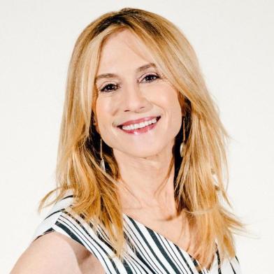 Actress Holly Hunter in Los Angeles, Calif.Actress Holly Hunter in Los Angeles, Calif., June 6, 2018. Hunter is lending her voice to âIncredibles 2â as the ultra-bendy, wallop-packing Elastigirl, aka Helen Parr, in a feminist story line. (Elizabeth Weinberg/The New York Times) Editoria: ELocal: LOS ANGELESIndexador: ELIZABETH WEINBERGFonte: NYTNSFotógrafo: STR