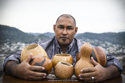 Percussionista gaúcho Sandro Cartier é atração no Tum Tum Instrumental, em Caxias do Sul