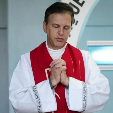 Padre Evair Heerdt Michels está sendo investigado por envolvimento com pornografia infantil e suspeita de abuso sexual