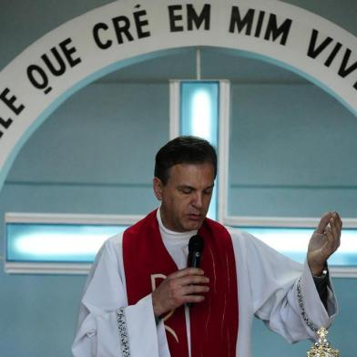 Padre Evair Heerdt Michels está sendo investigado por envolvimento com pornografia infantil e suspeita de abuso sexual