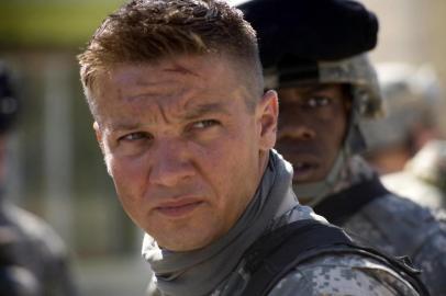 In this film publicity image released by Summit Entertainment, Jeremy Renner is shown in a scene from "The Hurt Locker." (AP Photo/Summit Entertainment) ** NO SALES ** 