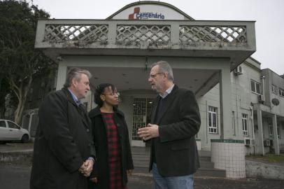 Miguel Rossetto (PT) visitou o Hospital Centenário, em São Leopoldo, onde nasceu. Durante a visita, conversou com a presidente da fundação que administra a instituição, Quelen da Silva, e com o prefeito Ary Vanazzi (PT). 