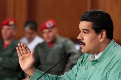 Handout picture released by the Venezuelan presidency showing Venezuelan President Nicolas Maduro talking during a television programme in Caracas on January 4, 2015. Maduro said he ordered the state security bodies to ensure the peaceful installation of the National Assembly, whose control will assume the opposition for the first time in 17 years.    AFP PHOTO / PRESIDENCIA / HO   ---  RESTRICTED TO EDITORIAL USE - MANDATORY CREDIT "AFP PHOTO / PRESIDENCIA / HO" - NO MARKETING NO ADVERTISING CAMPAIGNS - DISTRIBUTED AS A SERVICE TO CLIENTS - GETTY OUT / AFP / PRESIDENCIA VENEZUELA / --