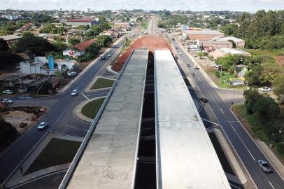 Construção do viaduto do Itacolomi