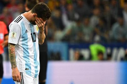 Argentina's forward Lionel Messi reacts during the Russia 2018 World Cup Group D football match between Argentina and Croatia at the Nizhny Novgorod Stadium in Nizhny Novgorod on June 21, 2018. / AFP PHOTO / Johannes EISELE / RESTRICTED TO EDITORIAL USE - NO MOBILE PUSH ALERTS/DOWNLOADS