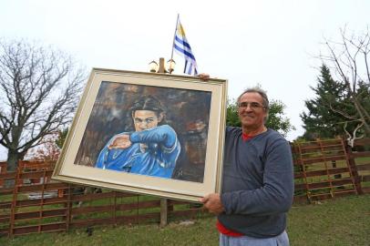  SALTO, SALTO, URUGUAI - Luis Cavani, pai do atacante da seleção Uruguaia, Edinson Cavani, nos recebeu em sua casa em um sítio nos arredores de Salto. O atacante Cavani é natural desta cidade. (Jefferson Botega/Agência RBS)Indexador: Jefferson Botega