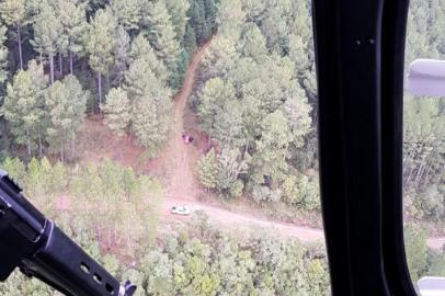 Brigada Militar segue buscas a integrante de bando que assaltou bancos em Jaquirana e está escondido na mata.