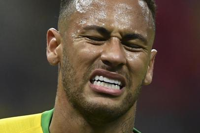  Brazils forward Neymar reacts during the Russia 2018 World Cup quarter-final football match between Brazil and Belgium at the Kazan Arena in Kazan on July 6, 2018. / AFP PHOTO / Manan VATSYAYANA / RESTRICTED TO EDITORIAL USE - NO MOBILE PUSH ALERTS/DOWNLOADSEditoria: SPOLocal: KazanIndexador: MANAN VATSYAYANASecao: soccerFonte: AFPFotógrafo: STF