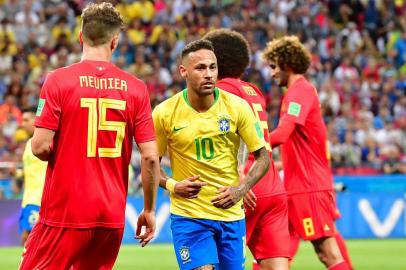  Brazil's forward Neymar (C) reacts during the Russia 2018 World Cup quarter-final football match between Brazil and Belgium at the Kazan Arena in Kazan on July 6, 2018. / AFP PHOTO / Luis Acosta / RESTRICTED TO EDITORIAL USE - NO MOBILE PUSH ALERTS/DOWNLOADSEditoria: SPOLocal: KazanIndexador: LUIS ACOSTASecao: soccerFonte: AFPFotógrafo: STF