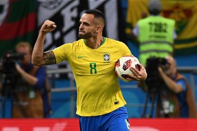  Brazils midfielder Renato Augusto celebrates after scoring during the Russia 2018 World Cup quarter-final football match between Brazil and Belgium at the Kazan Arena in Kazan on July 6, 2018. / AFP PHOTO / Jewel SAMAD / RESTRICTED TO EDITORIAL USE - NO MOBILE PUSH ALERTS/DOWNLOADSEditoria: SPOLocal: KazanIndexador: JEWEL SAMADSecao: soccerFonte: AFPFotógrafo: STF