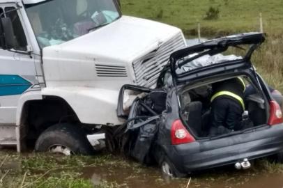 SÃO JOSÉ DO NORTE, 06/07/2018, Acidente mata três pessoas da mesma família na BR-101