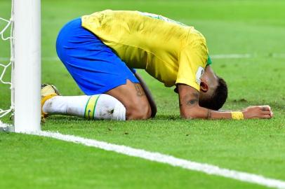  Brazil's forward Neymar reacts during the Russia 2018 World Cup quarter-final football match between Brazil and Belgium at the Kazan Arena in Kazan on July 6, 2018. / AFP PHOTO / Luis Acosta / RESTRICTED TO EDITORIAL USE - NO MOBILE PUSH ALERTS/DOWNLOADSEditoria: SPOLocal: KazanIndexador: LUIS ACOSTASecao: soccerFonte: AFPFotógrafo: STF