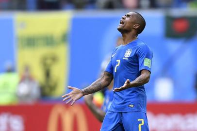 Douglas Costa na partida do Brasil contra Costa Rica na Copa do Mundo 2018