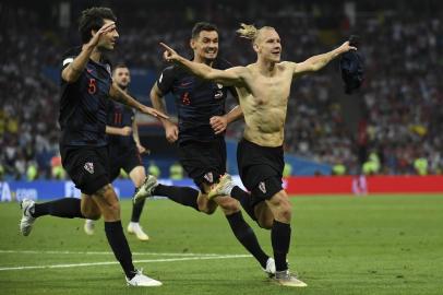  Croatias defender Vedran Corluka (L) celebrates with teammates after scoring a goal during the extra time of the Russia 2018 World Cup quarter-final football match between Russia and Croatia at the Fisht Stadium in Sochi on July 7, 2018. / AFP PHOTO / Kirill KUDRYAVTSEV / RESTRICTED TO EDITORIAL USE - NO MOBILE PUSH ALERTS/DOWNLOADSEditoria: SPOLocal: SochiIndexador: KIRILL KUDRYAVTSEVSecao: soccerFonte: AFPFotógrafo: STF