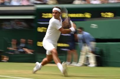 Switzerlands Roger Federer returns to Frances Adrian Mannarino in their mens singles fourth round match on the seventh day of the 2018 Wimbledon Championships at The All England Lawn Tennis Club in Wimbledon, southwest London, on July 9, 2018.  Oli SCARFF / AFP