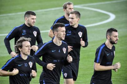  Croatias team players take part in a training session of Croatias national football team at the Luzhniki training field, in Moscow, on July 9, 2018 ahead of their Russia 2018 semi-final football match against England. / AFP PHOTO / Alexander NEMENOVEditoria: SPOLocal: MoscowIndexador: ALEXANDER NEMENOVSecao: soccerFonte: AFPFotógrafo: STF