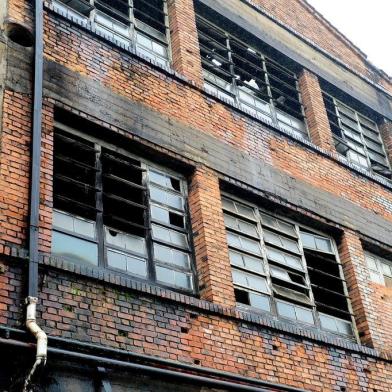  CAXIAS DO SUL, RS, BRASIL, 09/07/2018. Comissão composta por representantes da Câmara de Vereadores, da UAB e da prefeitura visitam o prédio da Maesa, para avaliar possível ocupação. O Secretário Municipal de Cultura Joelmir da Silva Neto conduziu a visita. (Diogo Sallaberry/Agência RBS)