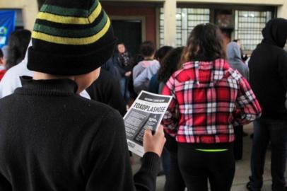 A partir desta semana, as escolas municipais de Santa Maria receberão palestras de orientação sobre a toxoplasmose. Um cronograma de visitas às 75 instituições municipais foi elaborado pela prefeitura. A medida tem início depois de mais de meio ano do surgimento dos primeiros casos da doença no município.