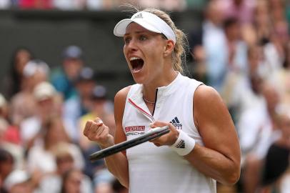 Germanys Angelique Kerber celebrates after winning against Russias Daria Kasatkina during their womens singles quarter-final match on the eighth day of the 2018 Wimbledon Championships at The All England Lawn Tennis Club in Wimbledon, southwest London, on July 10, 2018.Kerber won the match 6-3, 7-5. / AFP PHOTO / Daniel LEAL-OLIVAS / RESTRICTED TO EDITORIAL USE