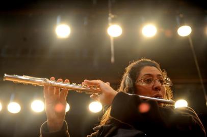  CAXIAS DO SUL, RS, BRASIL 09/07/2018Ensaio da orquestra da UCS com a participação de uma solista. (Lucas Amorelli/Agência RBS)