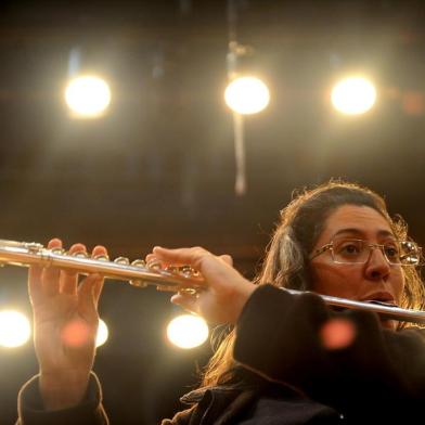  CAXIAS DO SUL, RS, BRASIL 09/07/2018Ensaio da orquestra da UCS com a participação de uma solista. (Lucas Amorelli/Agência RBS)