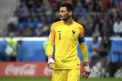  Frances goalkeeper Hugo Lloris looks on during the Russia 2018 World Cup semi-final football match between France and Belgium at the Saint Petersburg Stadium in Saint Petersburg on July 10, 2018. / AFP PHOTO / CHRISTOPHE SIMON / RESTRICTED TO EDITORIAL USE - NO MOBILE PUSH ALERTS/DOWNLOADSEditoria: SPOLocal: Saint PetersburgIndexador: CHRISTOPHE SIMONSecao: soccerFonte: AFPFotógrafo: STF