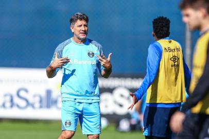 RS - FUTEBOL/TREINO GREMIO  - ESPORTES - Jogadores do Gremio realizam treino durante a manha deste sÃ¡bado no Centro de Treinamentos Luiz Carvalho, na preparacao para o Campeonato Brasileiro 2018. FOTO: LUCAS UEBEL/GREMIO FBPA