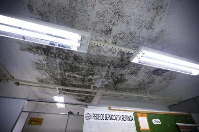  PORTO ALEGRE, RS, BRASIL, 04-07-2018: Sede do Conselho Tutelar da Restinga tem baixas condições de salubridade. Prédio tem diversas infiltrações, falta de luz, falta de ventilação adequada (FOTO FÉLIX ZUCCO/AGÊNCIA RBS, Editoria de Geral).