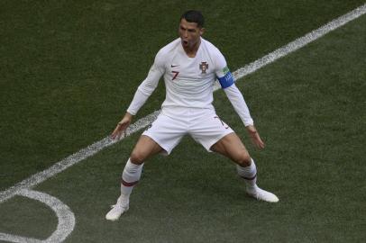  Portugals forward Cristiano Ronaldo celebrates his opening goal for Portugal during the Russia 2018 World Cup Group B football match between Portugal and Morocco at the Luzhniki Stadium in Moscow on June 20, 2018. / AFP PHOTO / Juan Mabromata / RESTRICTED TO EDITORIAL USE - NO MOBILE PUSH ALERTS/DOWNLOADSEditoria: SPOLocal: MoscowIndexador: JUAN MABROMATASecao: soccerFonte: AFPFotógrafo: STF