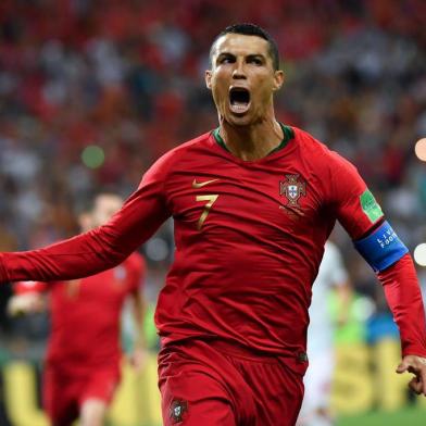  Portugal's forward Cristiano Ronaldo celebrates a goal after shooting a penalty kick during the Russia 2018 World Cup Group B football match between Portugal and Spain at the Fisht Stadium in Sochi on June 15, 2018. / AFP PHOTO / Nelson Almeida / RESTRICTED TO EDITORIAL USE - NO MOBILE PUSH ALERTS/DOWNLOADSEditoria: SPOLocal: SochiIndexador: NELSON ALMEIDASecao: soccerFonte: AFPFotógrafo: STF