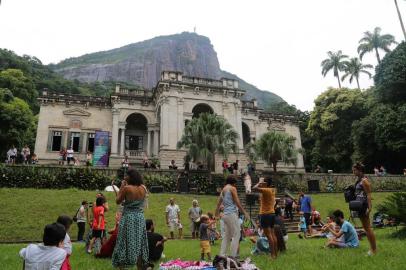 Foto do evento Levante Queremos Queer no Parque Lage, no Rio de Janeiro, em 24 de fevereiro de 2018, que contou com programação infantil, debates e música