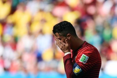 491687559TOPSHOTSPortugals forward and captain Cristiano Ronaldo reacts during the Group G football match between Portugal and Ghana at the Mane Garrincha National Stadium in Brasilia during the 2014 FIFA World Cup on June 26, 2014.    AFP PHOTO / FRANCISCO LEONGEditoria: SPOLocal: BrasíliaIndexador: FRANCISCO LEONGSecao: SoccerFonte: AFPFotógrafo: STF