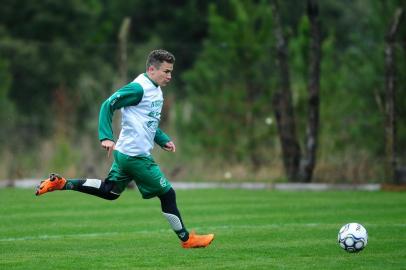  CAXIAS DO SUL, RS, BRASIL, 10/07/2018. Treino do Juventude no Centro de Treinamento. Na foto, o meia Leandro Lima (Diogo Sallaberry/Agência RBS)