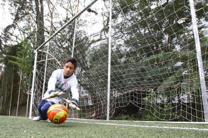  PORTO ALEGRE - BRASIL - Perfil do Getúlio, menino com paralisia cerebral que sempre sonhou em ser jogador de futebol. Hoje é goleiro no time infantil de futebol do Centro Sesc de Iniciação Olímpica. (FOTO: LAURO ALVES)