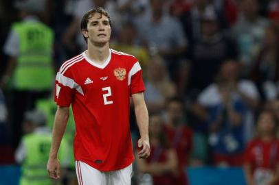 Russia's defender Mario Fernandes reacts after missing a penalty during the Russia 2018 World Cup quarter-final football match between Russia and Croatia at the Fisht Stadium in Sochi on July 7, 2018.  Adrian DENNIS / AFP