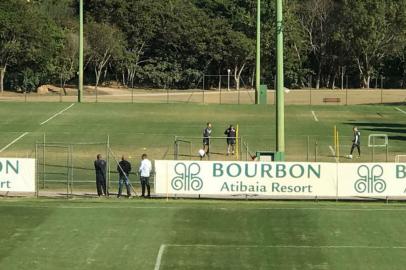 leandro damião, d'alessandro, futebol, inter, treino