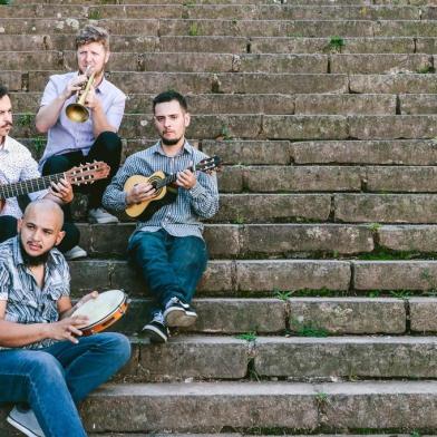 Grupo caxiense de chorinho Choros de Balcão