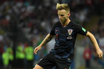  Croatia's midfielder Ivan Rakitic controls the ball during the Russia 2018 World Cup semi-final football match between Croatia and England at the Luzhniki Stadium in Moscow on July 11, 2018. / AFP PHOTO / Kirill KUDRYAVTSEV / RESTRICTED TO EDITORIAL USE - NO MOBILE PUSH ALERTS/DOWNLOADSEditoria: SPOLocal: MoscowIndexador: KIRILL KUDRYAVTSEVSecao: soccerFonte: AFPFotógrafo: STF