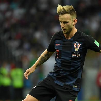  Croatias midfielder Ivan Rakitic controls the ball during the Russia 2018 World Cup semi-final football match between Croatia and England at the Luzhniki Stadium in Moscow on July 11, 2018. / AFP PHOTO / Kirill KUDRYAVTSEV / RESTRICTED TO EDITORIAL USE - NO MOBILE PUSH ALERTS/DOWNLOADSEditoria: SPOLocal: MoscowIndexador: KIRILL KUDRYAVTSEVSecao: soccerFonte: AFPFotógrafo: STF