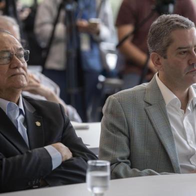  Brazilian Football Confederations (CBF) president Coronel Nunes (L) and president-elect Rogerio Caboclo, who starts his team in 2019, attend on May 18, 2018 a media tour of the Granja Comary Training Centre in Teresopolis, Brazil, where the Brazilian football team will be hosted during the first part of their preparation before flying to Russia for the FIFA 2018 World Cup.  / AFP PHOTO / Mauro PIMENTELEditoria: SPOLocal: TeresópolisIndexador: MAURO PIMENTELSecao: soccerFonte: AFPFotógrafo: STF