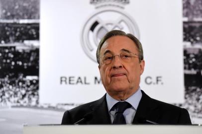 Florentino Perez, president of Real Madrid Spanish football team, gives a press conference following the Board meeting at the Santiago Bernabeu stadium in Madrid on November 23, 2015. AFP PHOTO / JAVIER SORIANO