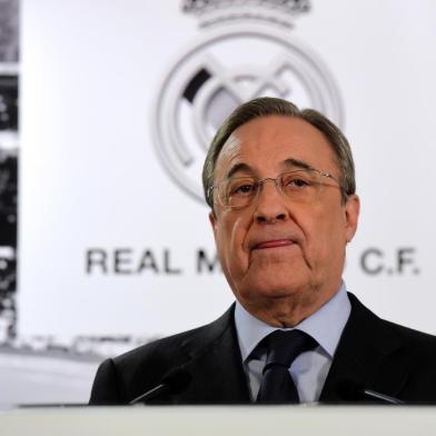 Florentino Perez, president of Real Madrid Spanish football team, gives a press conference following the Board meeting at the Santiago Bernabeu stadium in Madrid on November 23, 2015. AFP PHOTO / JAVIER SORIANO