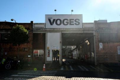  CAXIAS DO SUL, RS, BRASIL, 13/07/2018. Osvaldo Voges, diretor da empresa Voges Motores, de Caxias do Sul, abriu as portas da fábrica instalada no prédio da Maesa, patrimônio cedido pelo Estado do Rio Grande do Sul para o Município de Caxias do Sul. Voges é acusado de não pagar funcionários nem aluguel, além de descumprir as datas para sua desocupação do prédio histórico. (Diogo Sallaberry/Agência RBS)