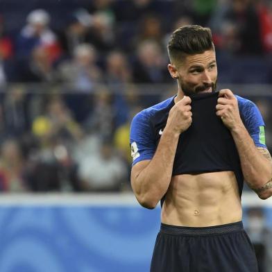  Frances forward Olivier Giroud reacts during the Russia 2018 World Cup semi-final football match between France and Belgium at the Saint Petersburg Stadium in Saint Petersburg on July 10, 2018. / AFP PHOTO / Paul ELLIS / RESTRICTED TO EDITORIAL USE - NO MOBILE PUSH ALERTS/DOWNLOADSEditoria: SPOLocal: Saint PetersburgIndexador: PAUL ELLISSecao: soccerFonte: AFPFotógrafo: STF