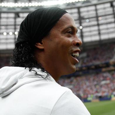  Brazilian former footballer Ronaldinho performs during the closing ceremony prior to the Russia 2018 World Cup final football match between France and Croatia at the Luzhniki Stadium in Moscow on July 15, 2018. / AFP PHOTO / Odd ANDERSEN / RESTRICTED TO EDITORIAL USE - NO MOBILE PUSH ALERTS/DOWNLOADSEditoria: SPOLocal: MoscowIndexador: ODD ANDERSENSecao: soccerFonte: AFPFotógrafo: STF