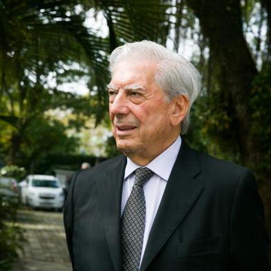  PORTO ALEGRE, RS, BRASIL,11-05-2016. O escritor peruano Mario Vargas Llosaparticipa de um almoço para intelectuais e patrocinadores do Fronteiras do Pensamento no Britsh Club. (FOTO ANDRÉA GRAIZ/AGÊNCIA RBS, REDE SOCIAL).