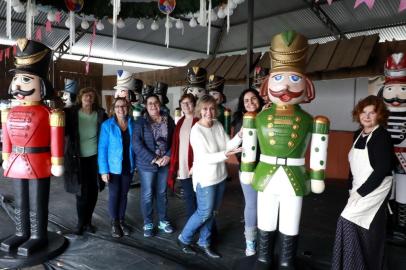 Natal Luz de Gramado - Associacao de Artistas responsáveis para a pintura das Renas Decoradas e os Quebra Nozes. Foto Cleiton Thiele/SerraPress