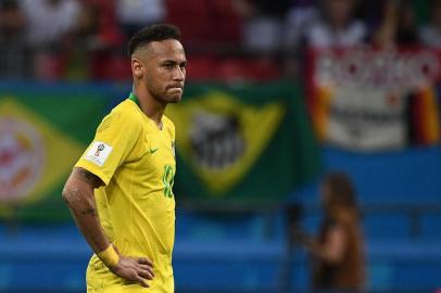  Brazils forward Neymar reacts to their defeat at the end of the Russia 2018 World Cup quarter-final football match between Brazil and Belgium at the Kazan Arena in Kazan on July 6, 2018.Belgium beat World Cup favourites Brazil 2-1 on Friday to set up a semi-final against France in Saint Petersburg. / AFP PHOTO / Jewel SAMAD / RESTRICTED TO EDITORIAL USE - NO MOBILE PUSH ALERTS/DOWNLOADSEditoria: SPOLocal: KazanIndexador: JEWEL SAMADSecao: soccerFonte: AFPFotógrafo: STF